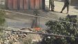 قوات الاحتلال تغلق مداخل بلدة بيت امر ومواجهات عنيفة تدور في المنطقة 