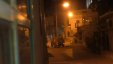 فيديو... الاحتلال يحطم  محل تجاري بالخليل ويسرق علب سجائر