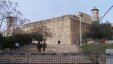 لجنة اعمار الخليل تدين سياسة  الاحتلال الإسرائيلي في انتهاك حرمة الحرم الإبراهيمي الشريف