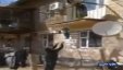 بالفيديو: إمرأة ترمي طفلها من الشرفة
