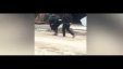 بالفيديو.. امرأة تجبر ابنها على التجوال في الشوارع 
