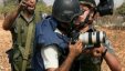الاحتلال يحتجز مصور ومراسل تلفزيون فلسطين وفتاة من قرية التوانة جنوب الخليل