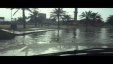 بالفيديو : البحر يبتلع حديقة الكورنيش في الشارقة