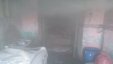 بالصور : اشتعال النيران في منزل احد المواطنين خلال المواجهات مع الاحتلال في الخليل 